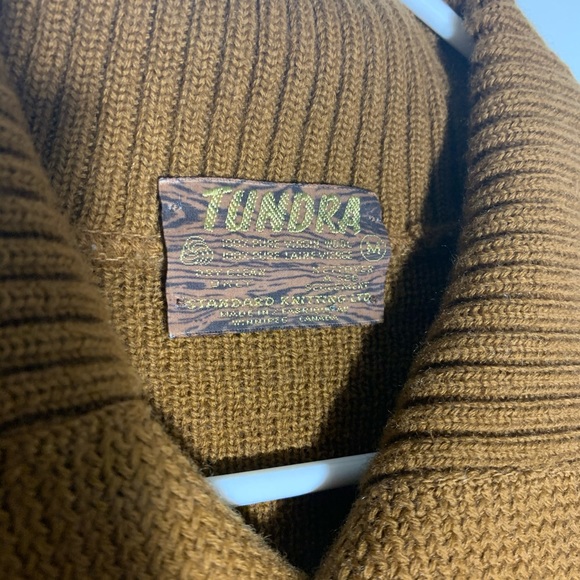 Tundra collared wool cardigan - Picture 3 of 4